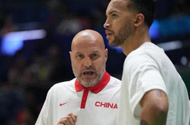 些固执, 奇与中国球, 新任主帅的