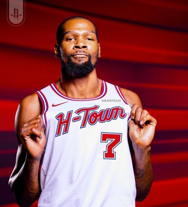 流露出对球 流露出对球